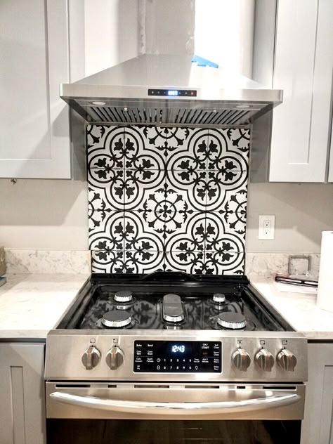 Tile Under Range Hood, Accent Tile Over Oven, Accent Wall Kitchen Behind Stove, Stove Backsplash Ideas Focal Points, Backsplash Stove Accent, Slide In Range Backsplash Ideas, Backsplash Accent Behind Stove, Kitchen With Grey Granite, Backsplash Under Hood