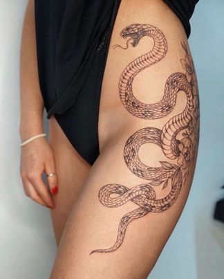 Snake On Thigh Tattoo, Tattoo Snake Leg, Snake Hip Tattoo, Bum Tattoo Women, Coral Tattoo, Bum Tattoo, Cobra Tattoo, Bookish Tattoos, Serpent Tattoo