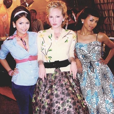 elena caroline bonnie Kat Graham Style, Vampire Diaries Outfits, Candice King, Bonnie Bennett, Casting Pics, Vampire Diaries Cast, Caroline Forbes, Elena Gilbert, The Vampire Diaries