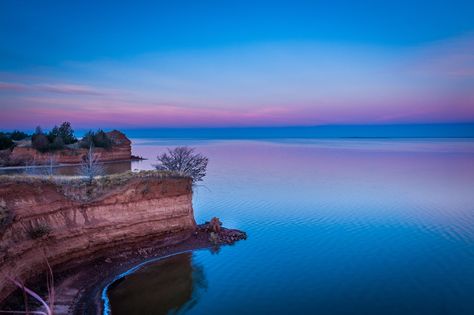 15 Best Lakes in Oklahoma - The Crazy Tourist Places To Visit In Oklahoma, Oklahoma City Things To Do, Salt Plains, Beavers Bend State Park, Wichita Mountains, Oklahoma Travel, Artificial Lake, Lake Vacation, Great Plains