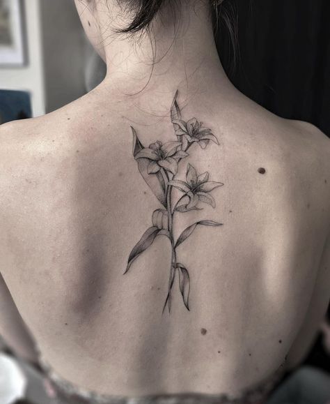 Lily Tattoo Belladona Flower Tattoo, Lily Spine Tattoo, White Lily Tattoo, Lily Back Tattoo, Lily Tattoo Designs, Tiger Lily Tattoo, Red Lily Flower, Tiger Lily Tattoos, Realistic Flower Tattoo