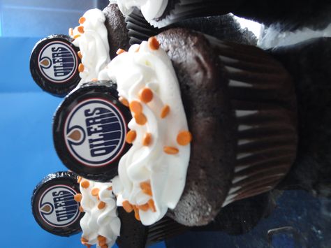 Edmonton Oilers cupcakes @Jody Boras Oilers Cupcakes, Unusual Dessert, Hockey Cakes, Collective Identity, Hockey Birthday, Cupcakes Birthday, Oilers Hockey, Hockey Stuff, Fun Pictures