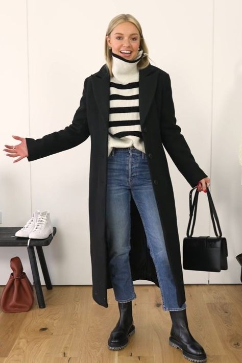 Dm Boots Outfits Winter, Docs Winter Outfit, Korean Style Fall Outfits, Outfit Jeans Noir, Long Coats For Women Outfits, Black Coatigan Outfit, Long Black Coat Outfit Winter Classy, Black Pea Coat Outfit, Black Jacket Outfit Winter