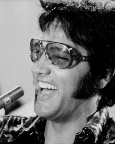 Elvis Presley on Twitter: "Happy 86th Birthday to the King of Rock'N'Roll! 🎸🎙🎂… " Elvis Presley Pictures, Elvis Presley Photos, Graceland, Most Beautiful Man, Elvis Presley, Rock N Roll, Rock And Roll, A Man, Documentaries