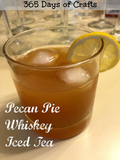 Whiskey Drinks Recipes, Peach Whiskey, Canton Tx, Whiskey Business, Iced Tea Drinks, Iced Tea Cocktails, Cocktails Easy, Cocktail Recipes Whiskey, Favorite Pie Recipes