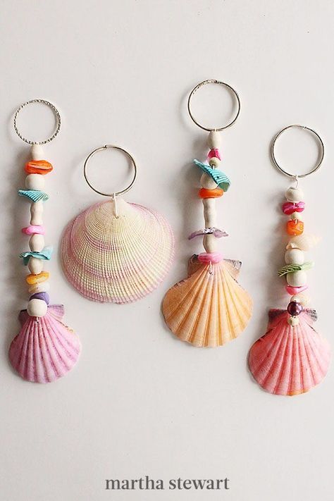 Scallop Shell Art, Bay Scallops, Summer Diy Projects, Art Coquillage, Ladybug Crafts, Shell Candles, Sand Crafts, Beading Cord, Scallop Shell