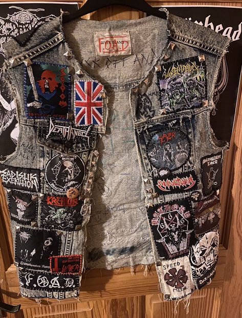 Punk Rock Vest, Metalhead Fashion, Vest Ideas, Battle Jackets, Battle Vest, Punk Jeans, Concert Wear, Mens Designer Jeans, Patch Pants