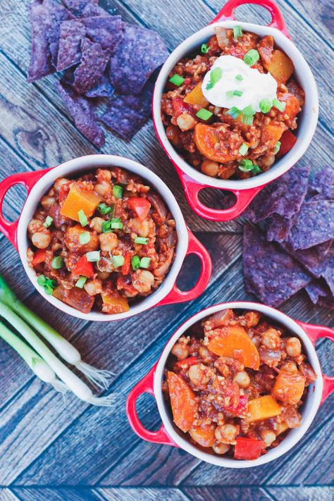 Award Winning Vegetarian Chili (Slow Cooker / Instant Pot) Chili Recipe Award Winning, Best Chili Recipe Award Winning, Best Vegetarian Chili Recipe, Best Vegetarian Chili, Chili Slow Cooker, Slow Cooker Vegetarian Chili, Leftover Chili, Best Chili, Vegetarian Chili Recipe