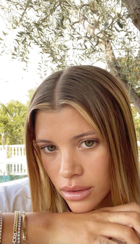 Sophie Richie Hair, Money Piece Highlights, Sophia Richie, Designer Runway, Dark Blonde Hair, Blonde Hair Inspiration, Vogue Beauty, Sofia Richie, Haircut And Color