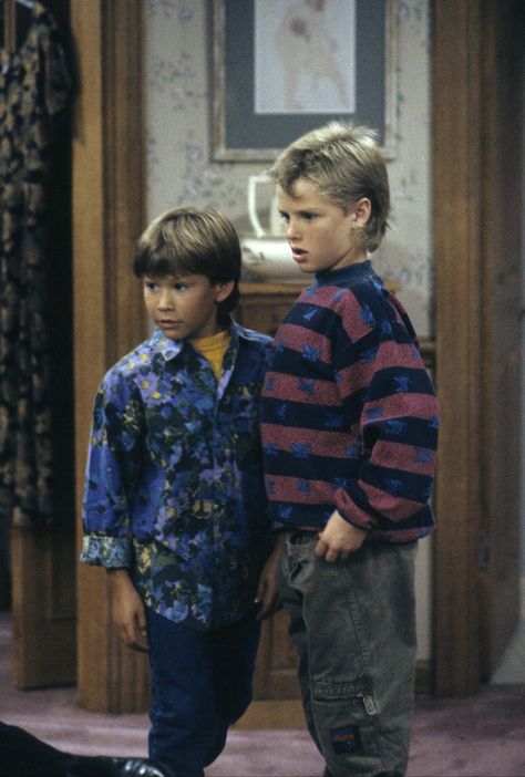 i'm less concerned with jtt's button-up and more with that rugby striped dino print (?) monstrosity zachery ty bryan is wearing at right // home improvement, 1991 Kids 80s Outfit Ideas Boys, Wonder Auggie, 90s Fashion Boys, Toxic Yuri, 2000s Boys, Devon Sawa, 1990s Kids, 80s Actors, 1980s Kids