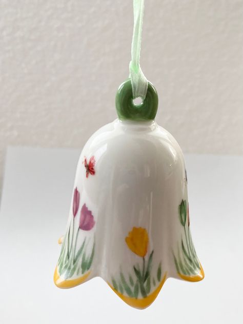 Villeroy and Boch Easter Spring flower ornament - German Specialty Imports llc Spring Ornaments, Art Coquillage, Villeroy And Boch, Cerámica Ideas, Ornament Ideas, Ceramic Porcelain, Porcelain Ornaments, Flower Ornaments, Spring Flower