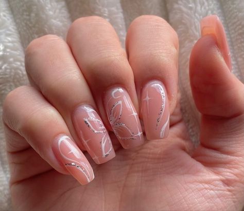 Pretty Simple Nails Acrylic White, Buterfluffy Nails Ideas, Acrylic Nail Butterfly Designs, Butterfly Nails Glitter, White Glitter Butterfly Nails, How To Soak Off Gel X Nails, Nail Inspo Butterflies, Cute Nail Designs Butterfly, Minimalist Design Nails