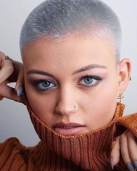 Short Haired Women, Buzz Cut Women, Buzz Cut Hairstyles, Buzzed Hair, Girls Short Haircuts, Shaved Heads, Stylish Short Haircuts, Buzz Cuts, Bald Hair