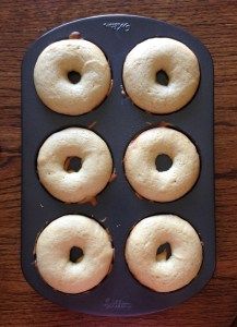 Donut Pan Recipe, Cake Donuts Baked, Vanilla Donut, Sour Cream Donut, Big Donuts, Doughnut Recipes, Cake Doughnuts, Baked Donut, Donut Pan