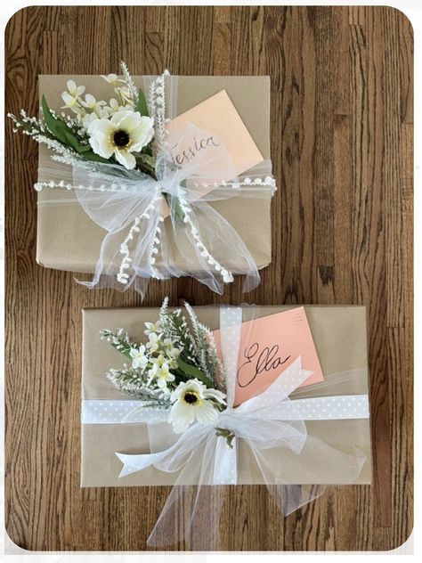 Quinceanera Gift Wrapping Ideas, Mother’s Day Present Wrapping, Wedding Favors Wrapping Ideas, Gift Wrapping Ideas For Mother’s Day, Bride Gift Wrapping Ideas, Fall Wedding Gift Wrapping Ideas, Wrapped Wedding Gifts, Wedding Wrapping Ideas Gift, Floral Gift Wrapping Ideas