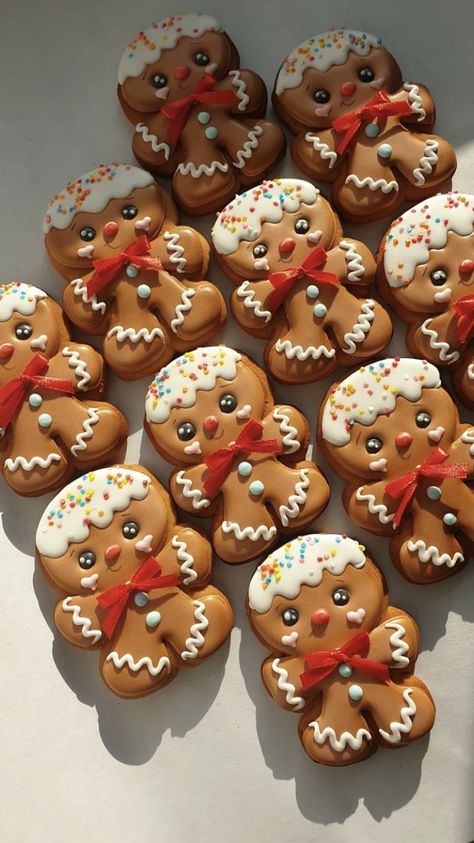 Christmas Cookies Gingerbread, Treats Christmas, Xmas Desserts, Cute Christmas Cookies, Cookies Gingerbread, Crazy Cookies, Christmas Baking Recipes, Gingerbread Crafts, Cake Decorating Piping