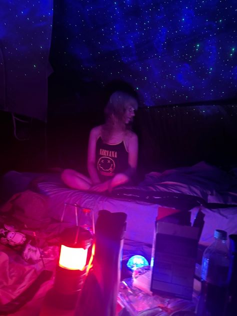 Ramona Aesthetic Core, Grunge Sleepover, Ramona Aesthetic, Ramona Core, Ramona Flowers Aesthetic, Tent Aesthetic, Gwen Aesthetic, Aesthetic Lights, Girls Slumber Party