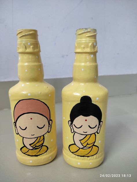 Painting On Small Glass Bottles, Buddha Bottle Painting, Boho Bottle Art, Small Glass Bottles Art, Aesthetic Bottle Painting, Cup Decoration Ideas, Easter Bottle Crafts, Diy Photo Frame Cardboard, Bottle Paintings