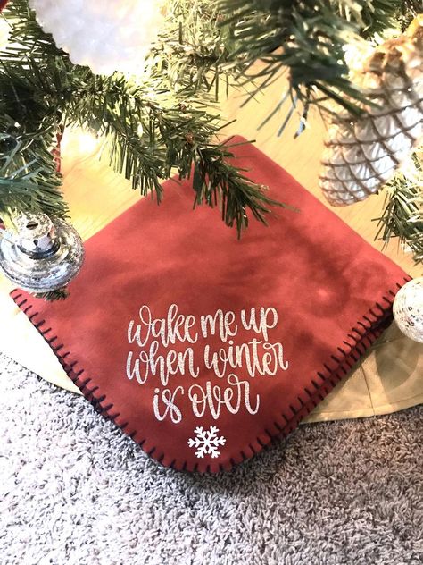 Blanket Sayings, Sublimation Blanket, Blanket Quotes, Xmas Projects, Good Movie, Cup Of Hot Chocolate, Christmas Vinyl, Blanket Christmas, Cricut Christmas