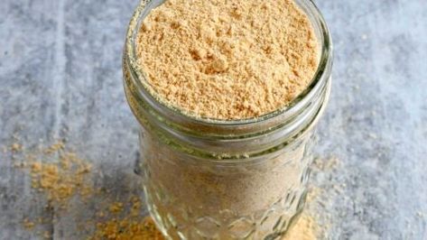 Easy Vegan Cheese Powder Recipe - Made with Rolled Oats How To Make Cheese Powder, Vegan Cheese Powder, Dehydrated Cheese Powder, Cheese Powder Recipe, Diy Pea Protein Powder, Chicken Bouillon Powder Recipe, Vegetarian Broth, Salt Free Diet, Easy Vegan Cheese