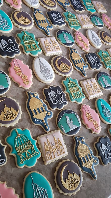 Ramadan Dessert Table, Eid Sugar Cookies, Ramadan Cookies Decorated, Eid Cookies Decoration, Eid Mubarak Cookies, Ramadan Cakes, Eid Desserts, Ramadan Treats, Eid Baking