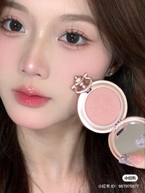 Peach Douyin Makeup, Peach Makeup Look Korean, Douyin Pink Makeup, Korean Pink Makeup, Pink Korean Makeup, Chinese Makeup Look, Pink Douyin Makeup, Chinese Douyin Makeup, Chinese Douyin