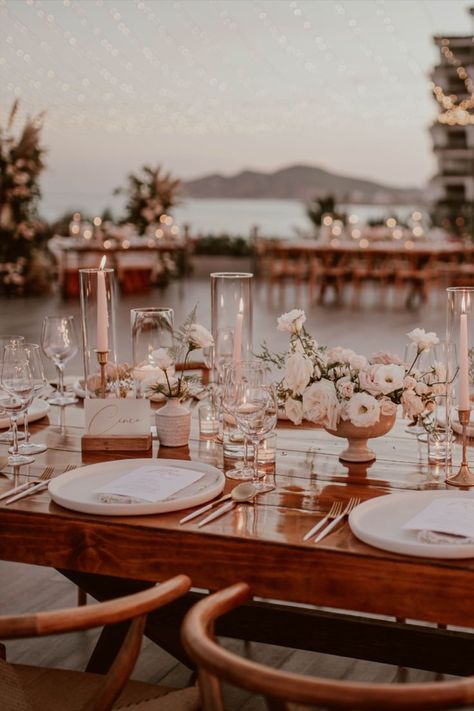 Mexico Beach Wedding Reception, Mexico Wedding Reception Decor, Beachy Wedding Inspiration, Cabo Wedding Table Decor, Boho Beach Wedding Reception Decor, Mexico Wedding Flowers, Beach Wedding Inspiration Receptions, Minimalistic Reception, Tunisian Wedding