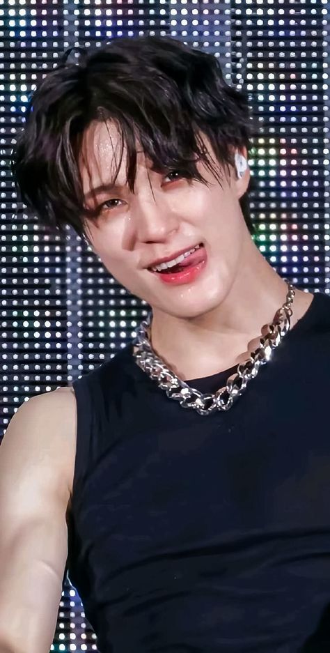 Jeno   #jeno #nct #nctdream #nct127 #nctzen #kpop #men #abs #wallpaper #icon Abs Wallpaper, Jeno Abs, Kpop Men, Nct Jeno, Men Abs, Wallpaper Icon, Kpop Exo, Kang Daniel, Blue Tank Top