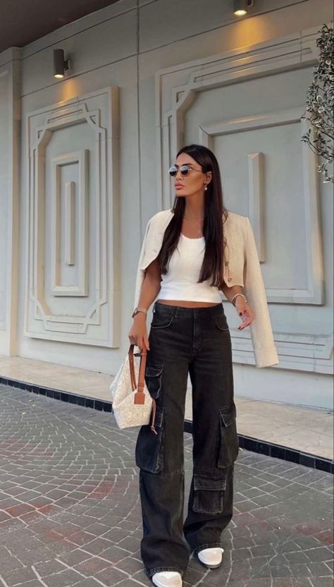 Cargo Pants Outfit Street Style Women, Cargo Pants Outfit Winter, Cargo Pants Outfit Street Style, Bershka Outfit, Cargo Jeans Outfit, Outfit Cargo Pants, Denim Pants Outfit, Cargo Outfit, Outfit Elegantes