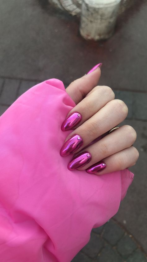 Pink Nail Polish With Chrome, Fuscia Nails Chrome, Pink Metalic Nails Ideas, Hot Pink Metallic Nails, Dark Pink Chrome Nails, Pink Metallic Nails, Rounded Acrylic Nails, Cute Pink Nails, Pink Chrome Nails