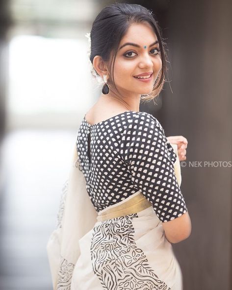 Ahaana Krishna on Instagram: “State and Sister sharing their birthdays . . How sweet  Kerala Piravi Aashamsakal 🌸🌼🌻 Picture by @neeleshek 😄” Ahana Krishna, Ahaana Krishna, Onam Outfits, Kerala Saree Blouse Designs, Kalamkari Dresses, Nivetha Pethuraj, Dp Whatsapp, Cotton Saree Blouse Designs, Simple Saree Designs