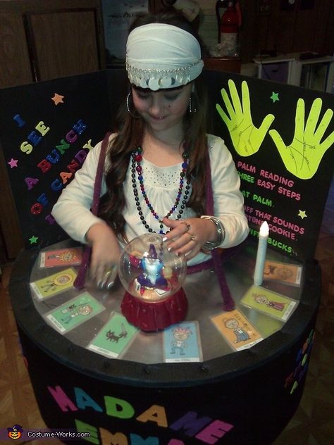 Shower Costume, Fortune Teller Halloween, Diy Pie, Funny Group Halloween Costumes, Gangster Costume, Squirrel Costume, Fortune Teller Costume, Easy College Halloween Costumes, Best Group Halloween Costumes