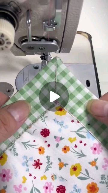 Sewing Mitered Corners, Corak Menjahit, Projek Menjahit, Sewing Tips And Tricks, Costura Fashion, Sewing Machine Projects, Sewing Machine Basics, Sewing Easy Diy, Quilt Sewing Patterns