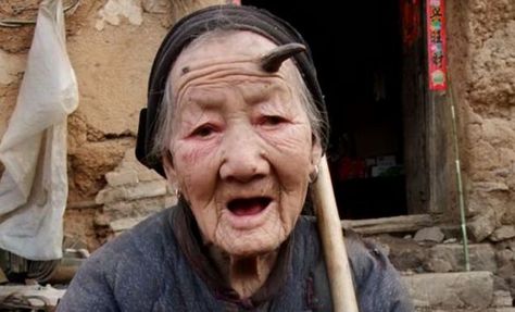 Satan Real Face | 101-year-old Zhang Ruifang, with the horn growing out of the left side ... Demon People, Human Horn, Nephilim Giants, Human Oddities, Steve Irwin, Rare Disease, Ghost Hunting, Women Names, Human Condition