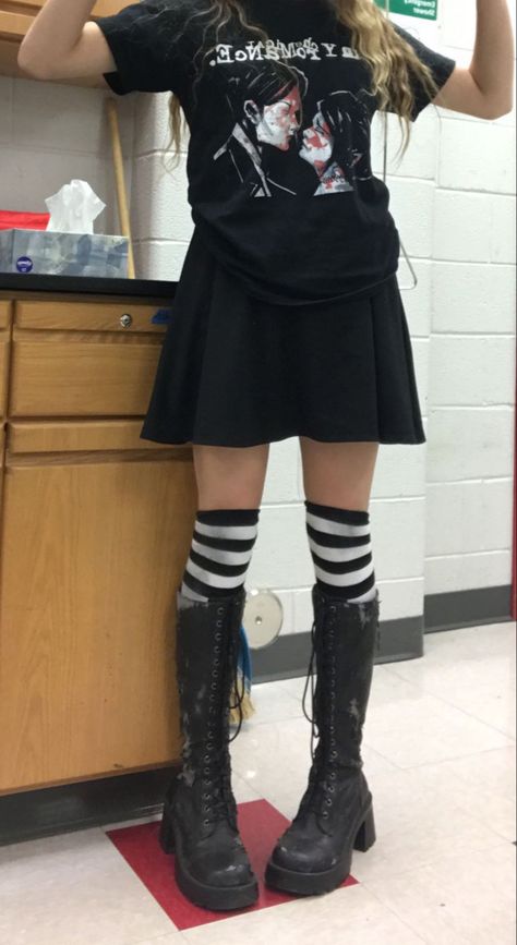 Black And White Socks Outfit, Thigh High Skirt Outfit, Black And White Striped Socks Outfit, How To Wear Knee High Socks, Knee Socks And Boots, Striped Knee High Socks Outfit, Band Shirt With Skirt, Knee High Platform Boots Outfit Grunge, Stripe Socks Outfit