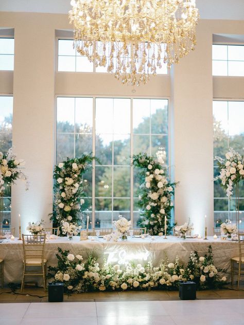 Wedding Head Table With Bridal Party, Head Table Flowers Wedding, Long Head Table Wedding Decorations, Arch Behind Head Table, Head Table Decorations Wedding, Bridal Party Head Table, Head Table Wedding Flowers, Bridal Head Table, Wedding Sweetheart Table Decor