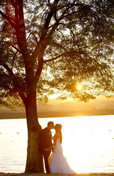 Lake Pics, Lake Wedding Photos, Sunset Wedding Photos, Wedding Lake, Wedding Engagement Pictures, Sunset Lake, Beach Pink, Unique Wedding Photos, Canyon Lake