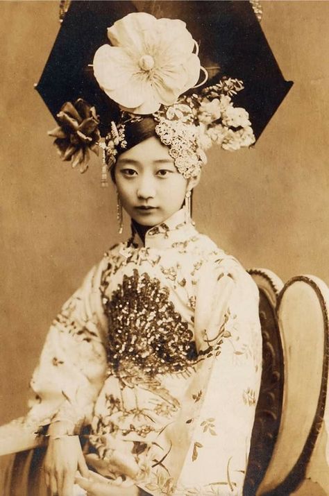 Old Shanghai Style, Last Emperor Of China, Chinese Dynasty, Empress Of China, Chinese Emperor, Old Shanghai, Korean History, Chinese History, The Emperor