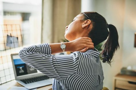 Women working at computers are nearly 30% more likely to suffer from neck pain than their male counterparts. #WFH #WomenAtWork #SafetyforWomen Neck Strengthening, Pressure Points For Headaches, Starbucks Pumpkin Bread, Muscle Knots, Body Makeover, Headache Types, Healthier Habits, Trigger Point Therapy, Stiff Neck