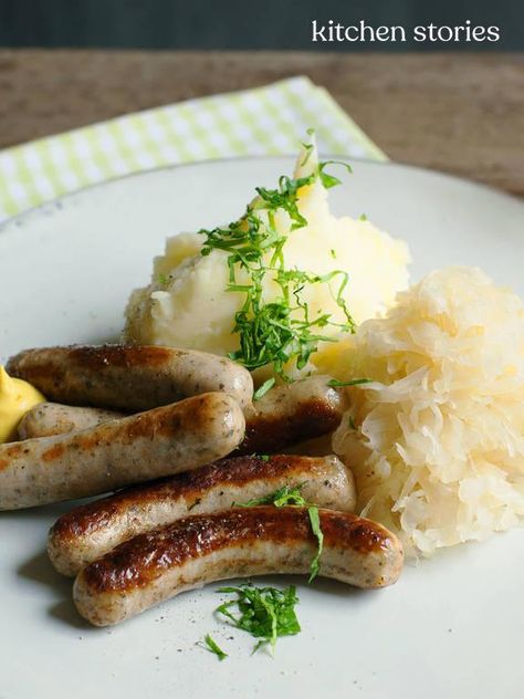 Authentic German Recipes, Bratwurst Recipes, Buttermilk Pancakes Fluffy, Austrian Recipes, German Recipes, Smoked Pork, How To Cook Potatoes, Kitchen Stories, Peeling Potatoes