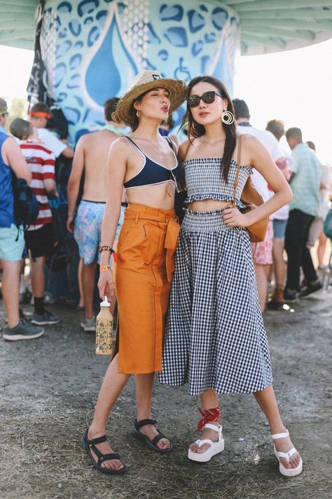 Tevas Outfit Aesthetic, Tevas Outfit, Teva Outfit, Bonnaroo Festival, Sandal Outfits, Teva Sandal, Fran Fine, Boho Lifestyle, Pretty Summer Dresses