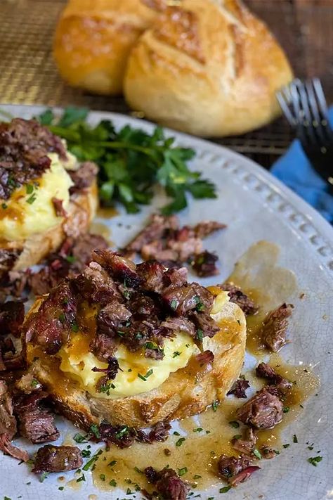 Hot Beef Sandwich, Open Faced Sandwich Recipes, Open Face Sandwich, Roast Beef Sandwich Recipes, Hot Beef Sandwiches, Hot Beef, Smoked Chuck Roast, Beef Sandwich Recipes, Sandwiches Recipes