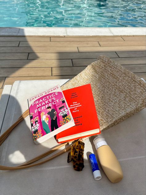 reading by the pool By The Pool Aesthetic, Reader Girl Aesthetic, Old Library Aesthetic, Reading By The Pool, Pool Aesthetic, Reading Pictures, Reader Girl, Library Pictures, Dream Library