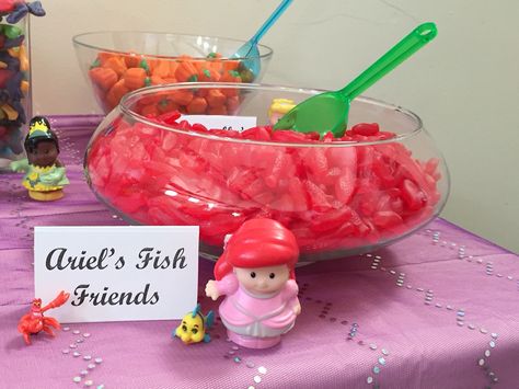 Disney Princess Candy Table, Disney Food Ideas Party, Disney Princess Candy Table Ideas, Disney Princess Table Decorations, Disney Princess Food Ideas, Disney Princess Dessert Table, Disney Princess Birthday Party Food, Princess Candy Table, Disney Candy Bar