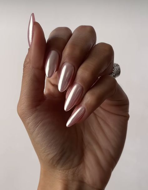 Nails Almond Chrome, Almond Chrome Nails, Banana Minion, Almond Nails Trendy, Gel Chrome Nails, Natural Fake Nails, Press On Nails Almond, Long Almond Nails, Pink Chrome Nails