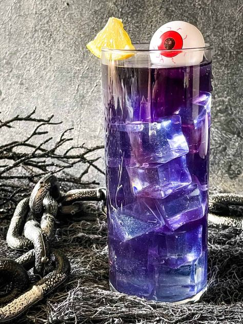 Monster Halloween Party, Beetlejuice Party, Fun Halloween Drinks, Halloween Themed Drinks, Halloween Punch Recipes, Purple People Eater, Halloween Party Drinks, Halloween Punch, Purple People