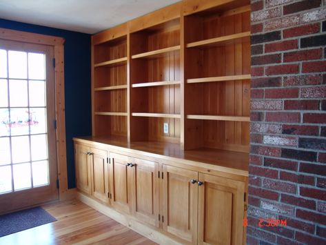 Built in bookcase and cabinets - by RichSoby @ LumberJocks.com ~ woodworking community Mahogany Built In Shelves, Angled Bookshelf, Bookshelf Design Ideas, Bookshelves Cabinets, Portugal Design, Built In Bookcases, Built In Bookshelves, Ikea Makeover, Fresh Living Room