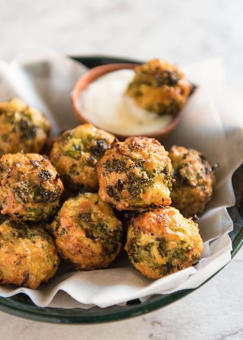 Baked Broccoli Cheese Balls - outrageously delicious as a meal or bites to serve at a gathering! Served with a Yoghurt Lemon Sauce. www.recipetineats.com Broccoli Cheese Balls, Cooking Fresh Broccoli, Baked Broccoli Recipe, Recipe With Cheese, Baked Broccoli, Broccoli Recipe, Recipetin Eats, Cheese Ball Recipes, Broccoli Cheese