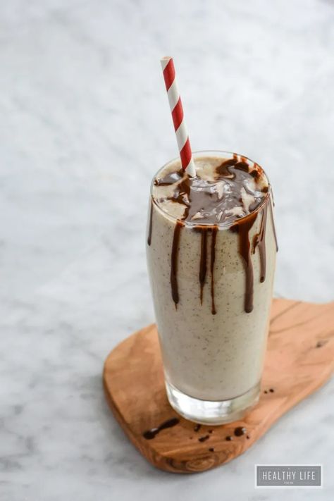 Cookies and Cream Protein Smoothie » A Healthy Life For Me Cookies And Cream Protein, Recipe Cookies, Protein Smoothies, Protein Smoothie Recipes, Cookies Cream, Coconut Soup, Unsweetened Coconut Milk, Superfood Smoothie, Protein Shake Recipes