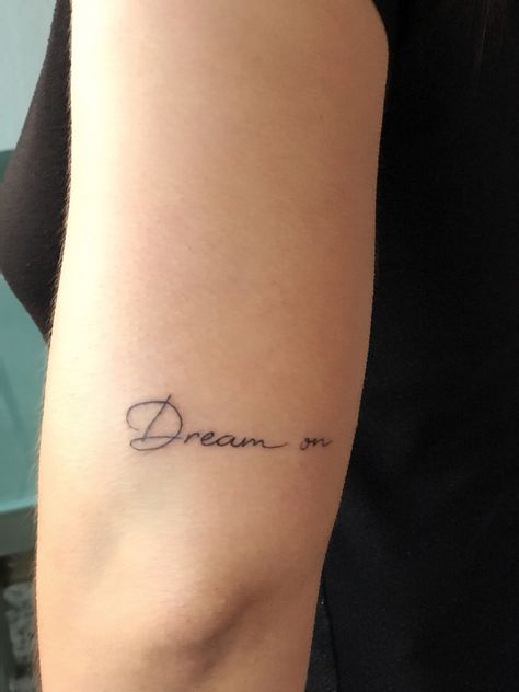 This is my tattoo with the meaning of a dreamer girl that never gives up @mayarasrp ig: @ maymays2 Dreamer Tattoo Ideas Fonts, Dreamer Tatoos, Dreamer Tattoo Small, Dream On Tattoo, Dream Tattoos Word, Dreamers Tattoo, Dreamer Tattoos, Dreamer Tattoo Ideas, Never Give Up Tattoo